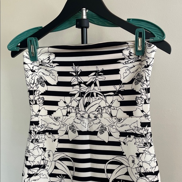 Express Black & White Floral Striped Strapless Bodycon Dress Size 4 - Picture 3 of 8